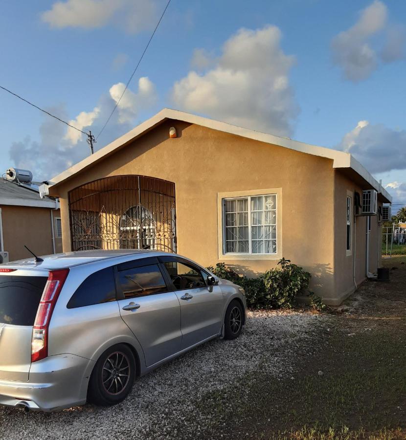 Sassy Diamond Crest Apartment Portmore Exterior photo